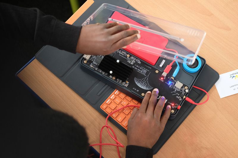 Image 2 : Microsoft et Kano lancent un PC portable en kit pour les enfants