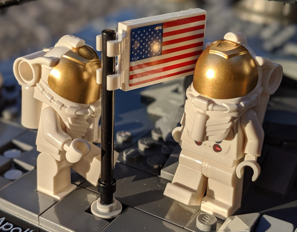 Image 2 : LEGO sort un ensemble d’atterrisseur lunaire Apollo 11