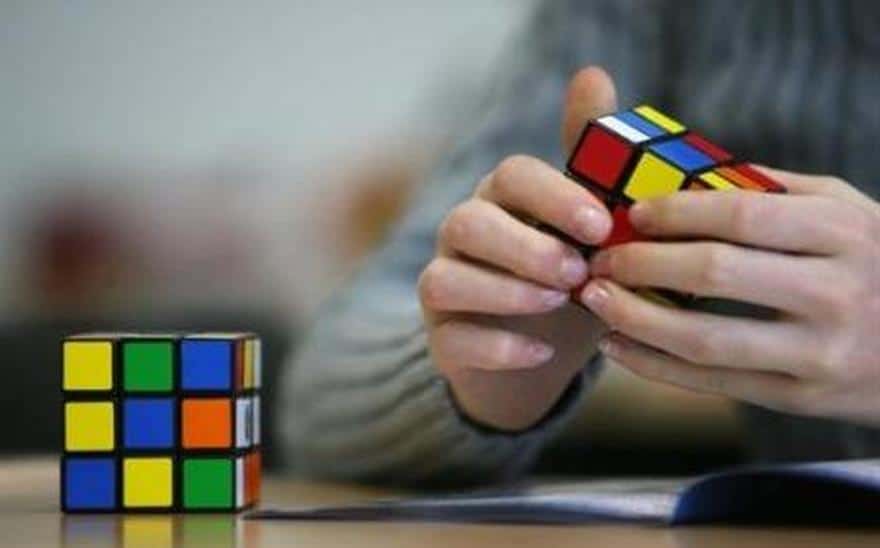 Image 1 : Cette IA résout un Rubik's Cube en moins de 2 secondes