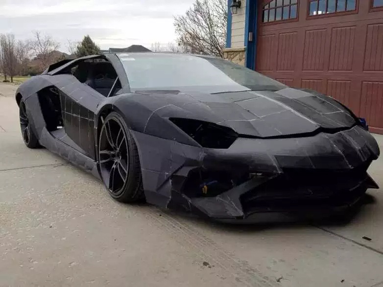 Image 1 : Un père et son fils impriment une Lamborghini en 3D