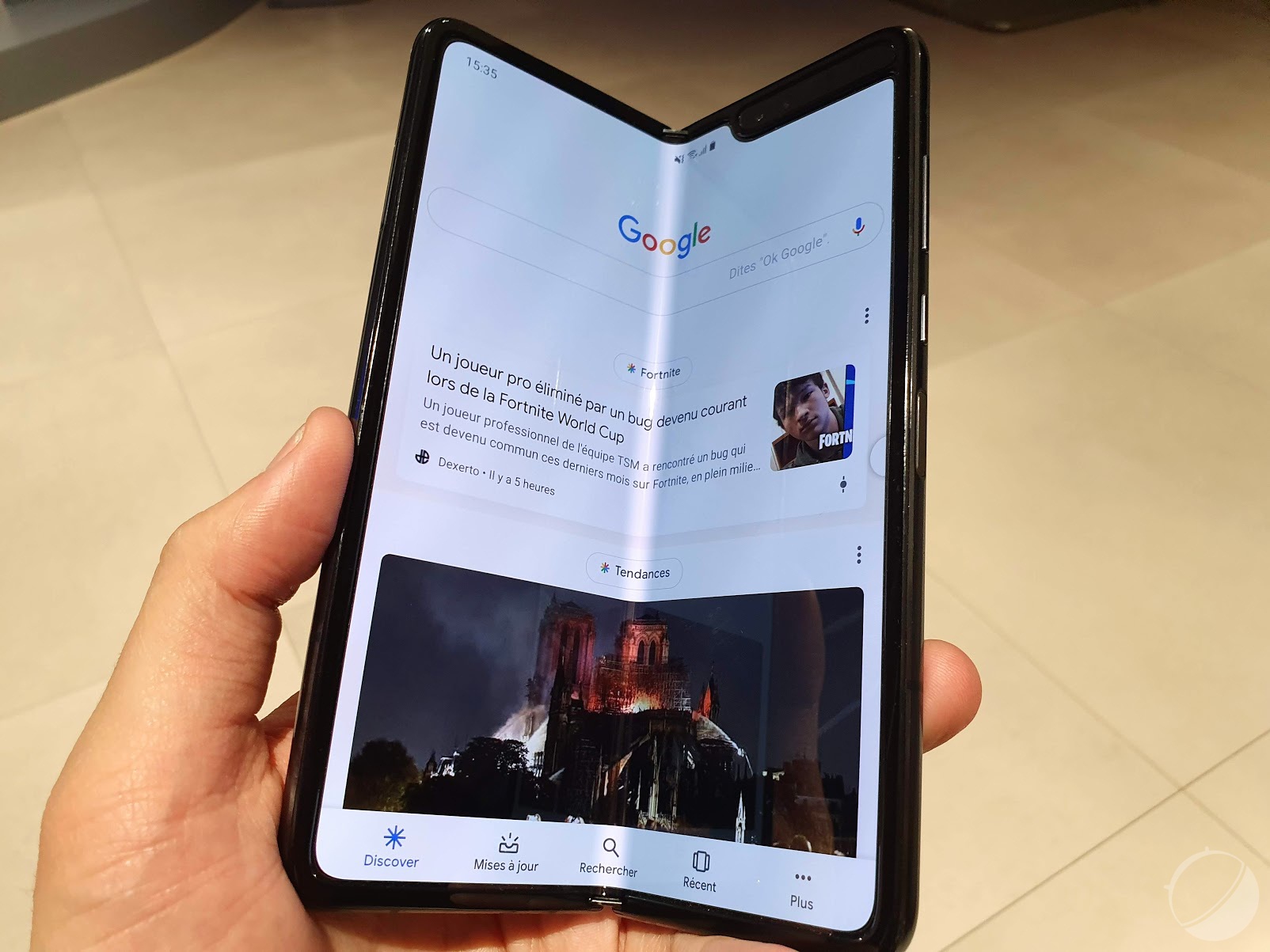 Image 1 : Samsung Galaxy Fold : une vidéo pour ne pas casser le smartphone pliable