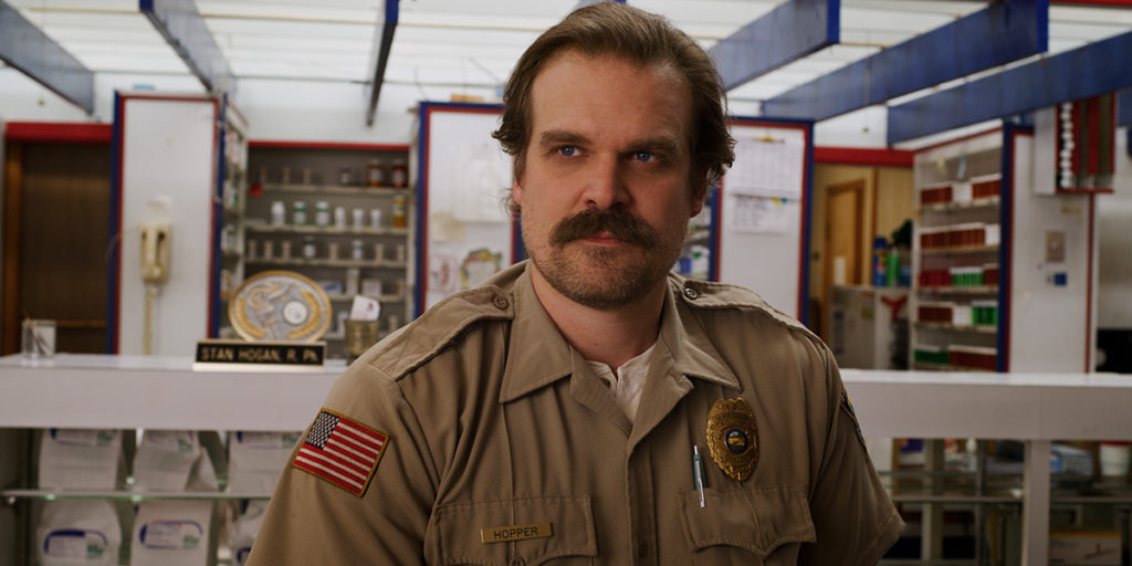 Image 1 : Stranger Things : le shérif Hopper espère être en vie dans la saison 4