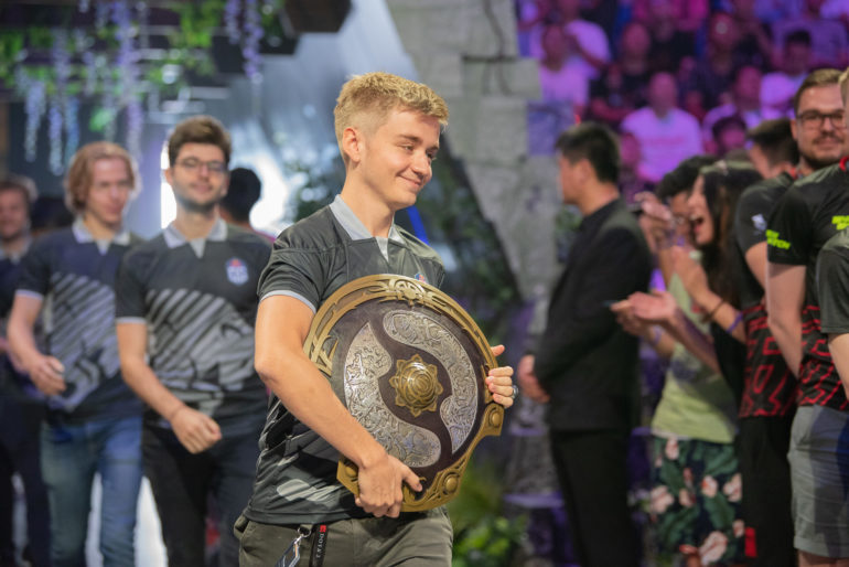 Image 1 : 15 millions de dollars sur Dota 2 : l'Esport rapporte plus que le sport