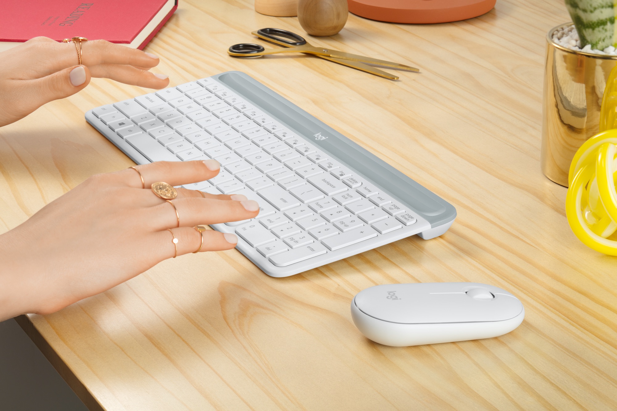 Image 2 : Logi MK470 : un combo clavier-souris silencieux et design