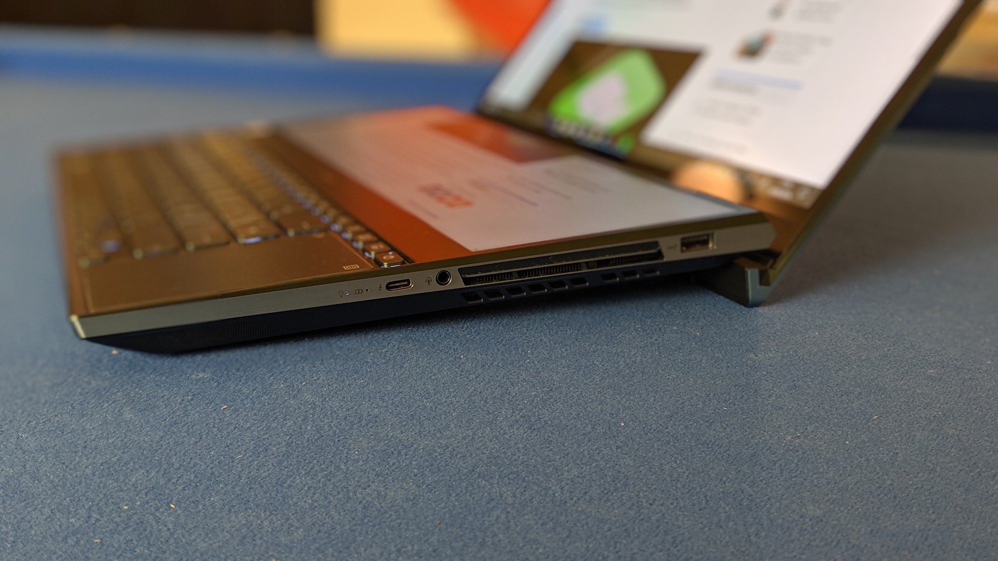 Image 4 : [Test] Asus ZenBook Pro Duo : un double écran 4K dans un PC portable, ça donne quoi ?