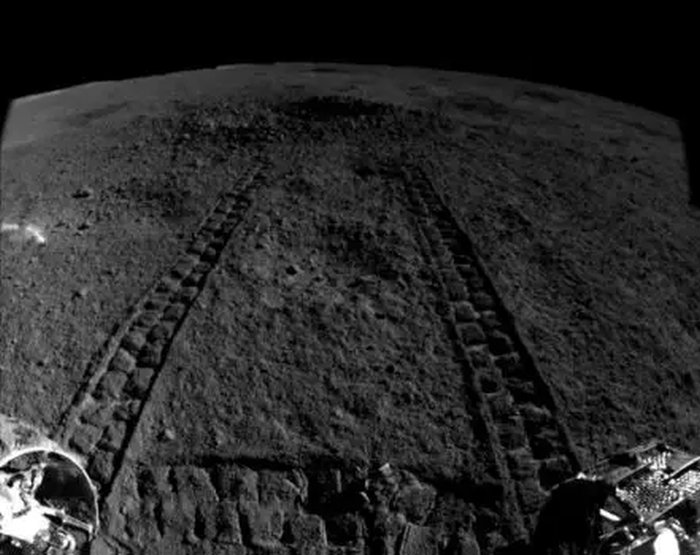 Image 1 : La Chine découvre une matière inconnue sur la face cachée de la Lune