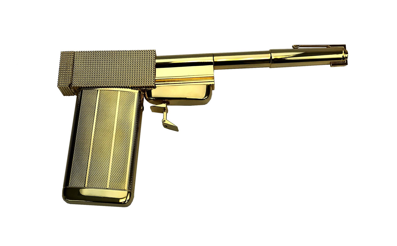 Image 1 : James Bond : 799 $, c’est le prix pour devenir l’Homme au pistolet d’or