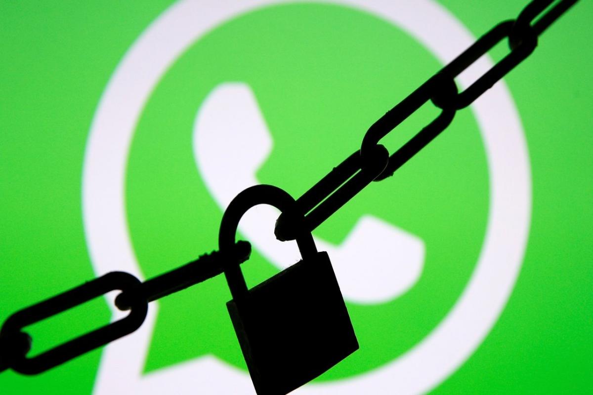 WhatsApp GIF anime faille securite hacker