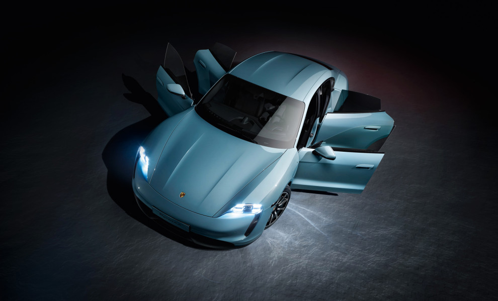 Image 1 : Porsche présente la Taycan 4S, version plus "abordable" de sa voiture électrique