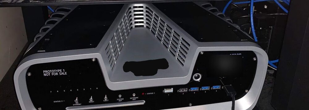 Image 1 : PS5 : voici la première vraie photo du devkit de la console de Sony