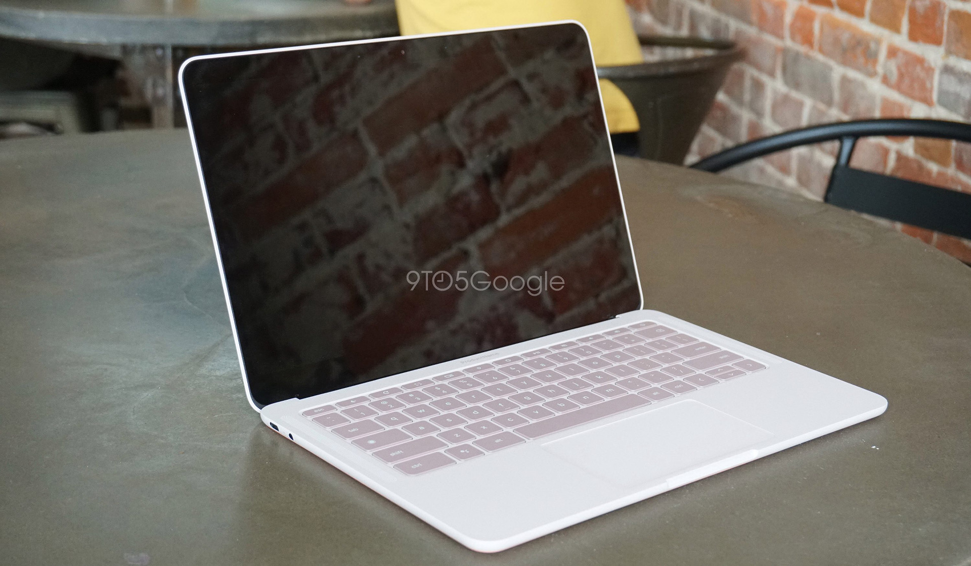 Image 1 : Google Pixelbook Go : pas encore lancé, déjà dans la nature