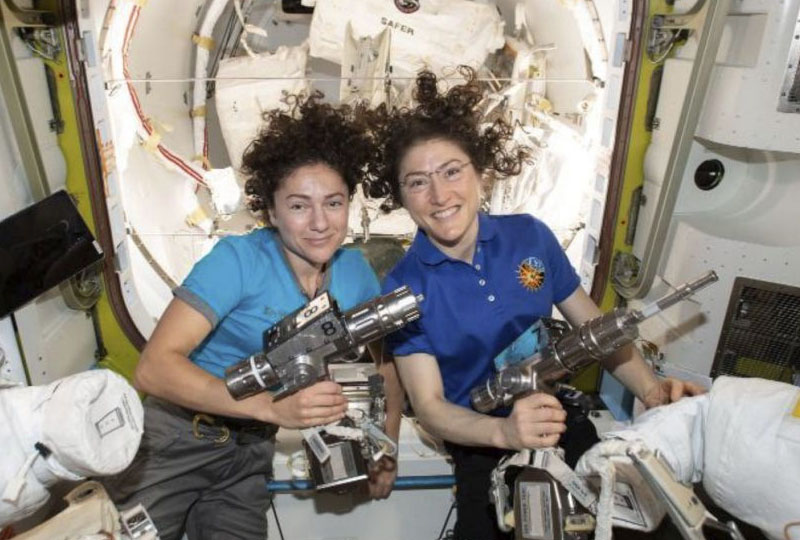 Image 1 : La première sortie spatiale 100 % féminine vient d’avoir lieu