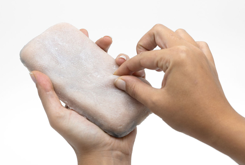 Image 1 : Un smartphone en peau humaine pour une meilleure interaction