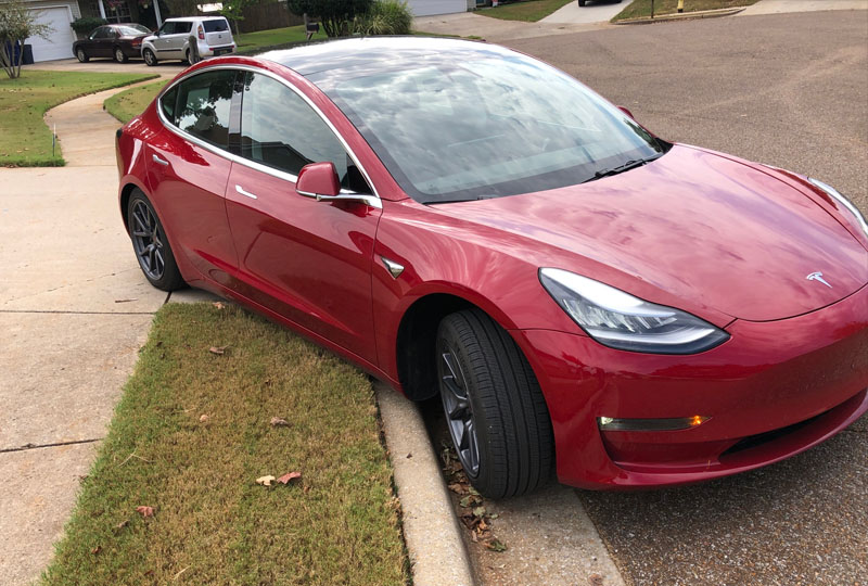 Image 1 : Tesla : le parking autonome n’est pas au point, une mise à jour va la corriger