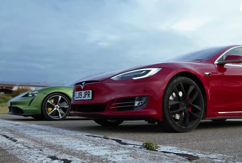 Image 1 : Face à face Porsche Taycan vs Tesla Model S Raven : les chiffres de Top Gear font polémique