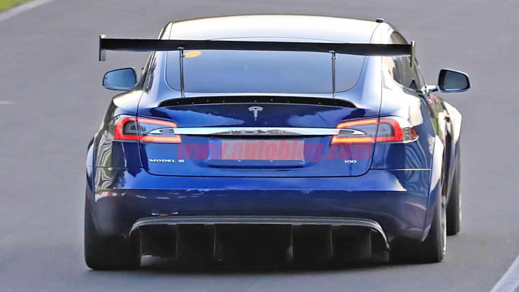 Image 2 : Tesla : la Model S en version course sur le Nurburgring