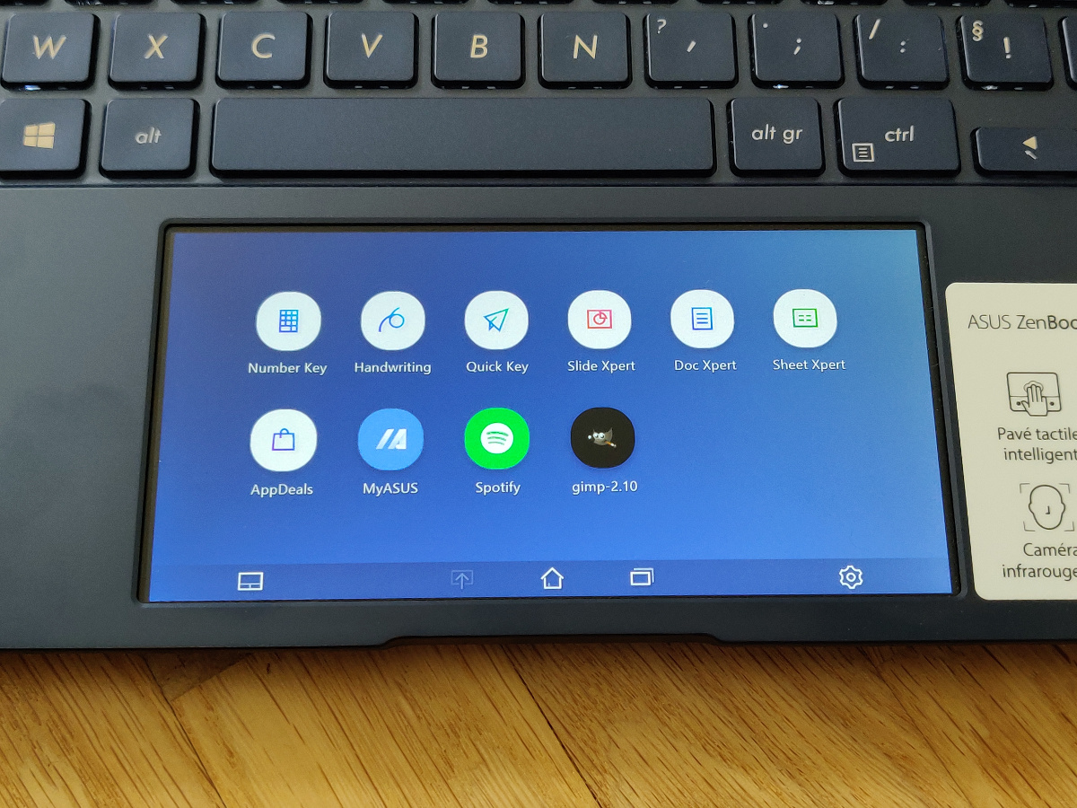 Image 4 : Test Asus Zenbook UX434 : un écran dans le Touchpad, une fausse bonne idée ?