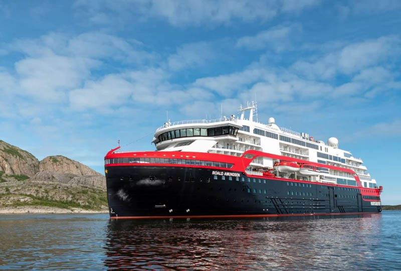Image 1 : Le premier bateau de croisière hybride au monde fait son voyage inaugural