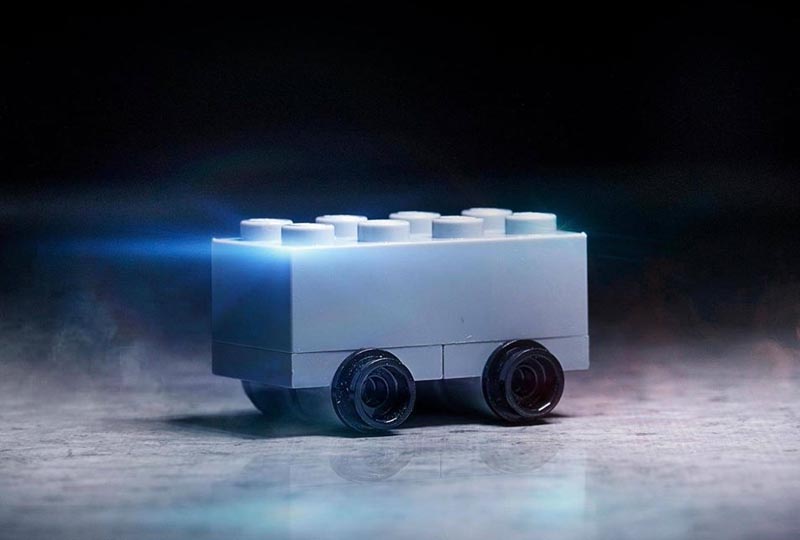 Image 1 : Tesla : Lego trolle le Cybertruck avec sa vision du véhicule du futur