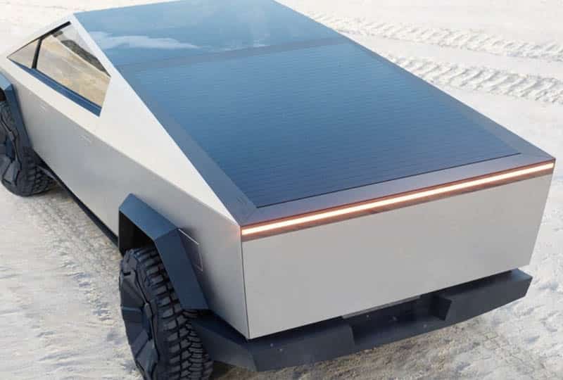 Image 2 : Toit solaire et quad électrique comme accessoires pour le Tesla Cybertruck