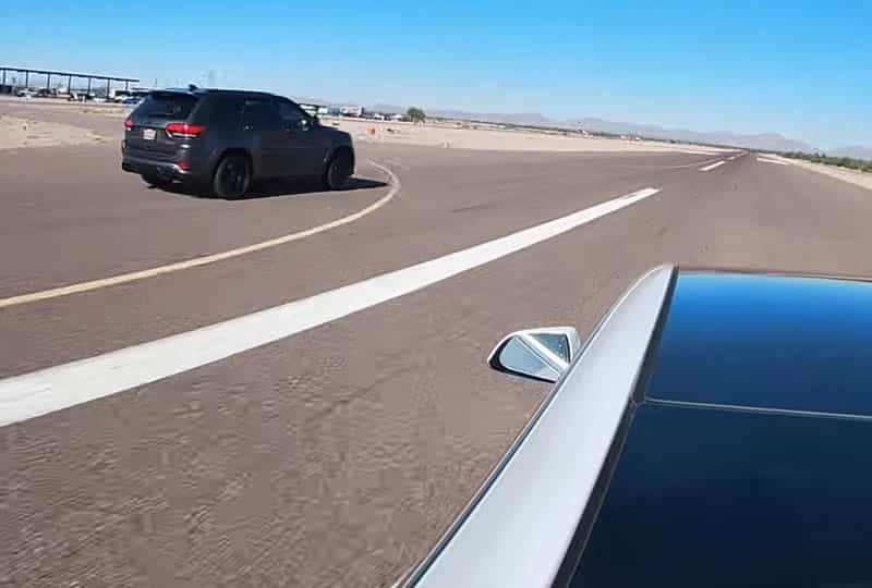 Image 1 : Tesla Model 3 vs 7 voitures ultra puissantes sur une piste de dragster