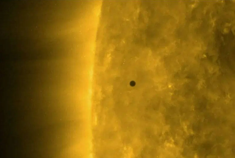 Image 1 : On a pu voir Mercure passer devant le Soleil, un phénomène qui ne se reproduira qu'en 2032