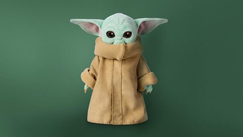 Image 1 : The Mandalorian : Disney sort la première peluche Bébé Yoda officielle