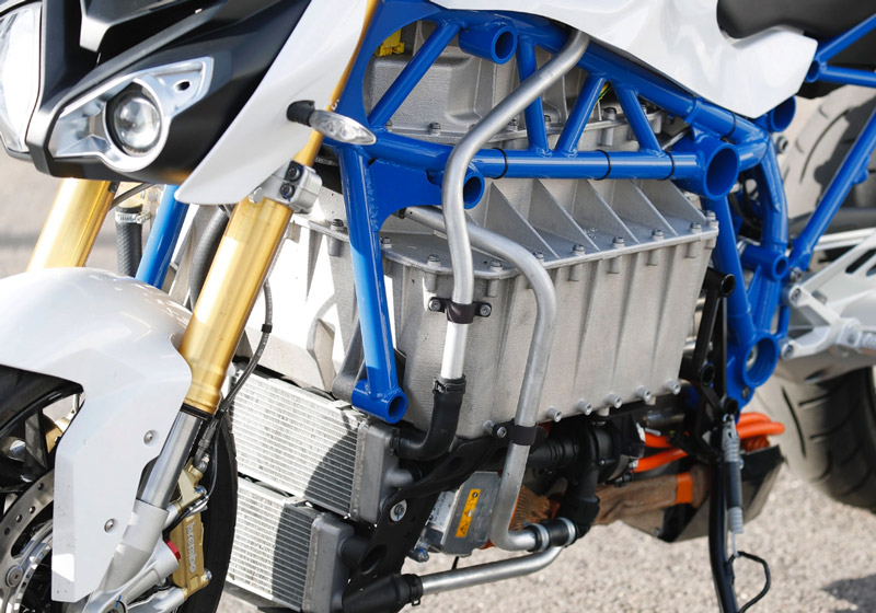 Image 4 : E-Power Roadster : BMW dévoile un prototype de moto électrique