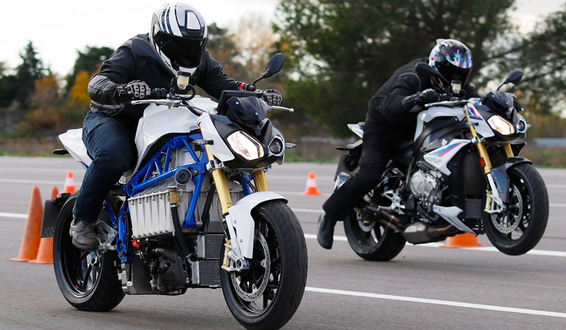 Image 1 : E-Power Roadster : BMW dévoile un prototype de moto électrique