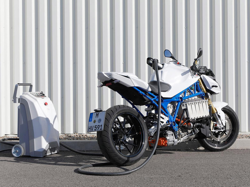 Image 3 : E-Power Roadster : BMW dévoile un prototype de moto électrique