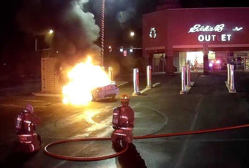 Image 1 : Tesla : Non, les Superchargers ne prennent pas feu tout seuls