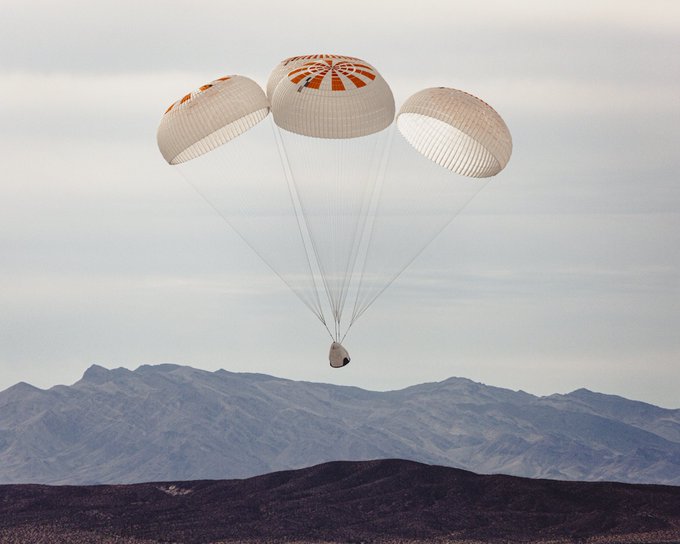 Image 1 : SpaceX finit 2019 en beauté, le nouveau système de parachutes fonctionne