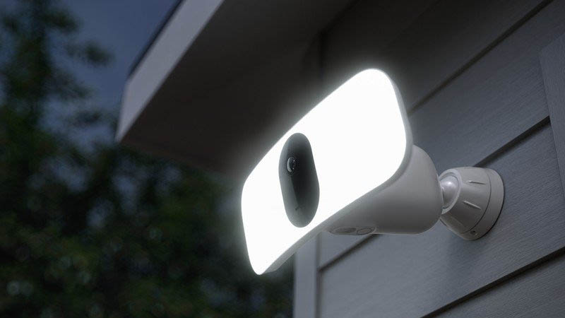 Image 1 : Arlo Pro 3 Floodlight : la première caméra de sécurité à projecteur totalement sans fil