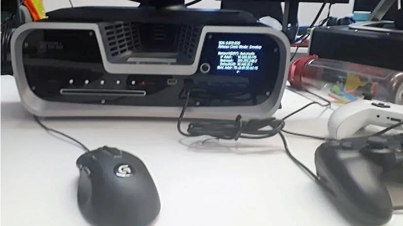 Image 2 : PS5 : nouvelles photos volées de la console et de sa Dualshock 5