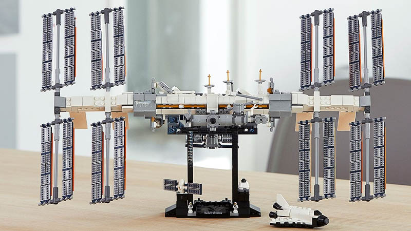Image 2 : ISS : Lego lance un set de la station spatiale internationale