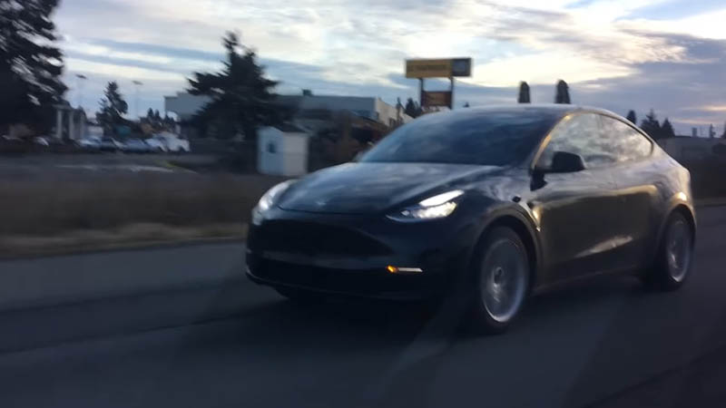 Image 1 : Tesla : une Model Y surprise en balade à Washington