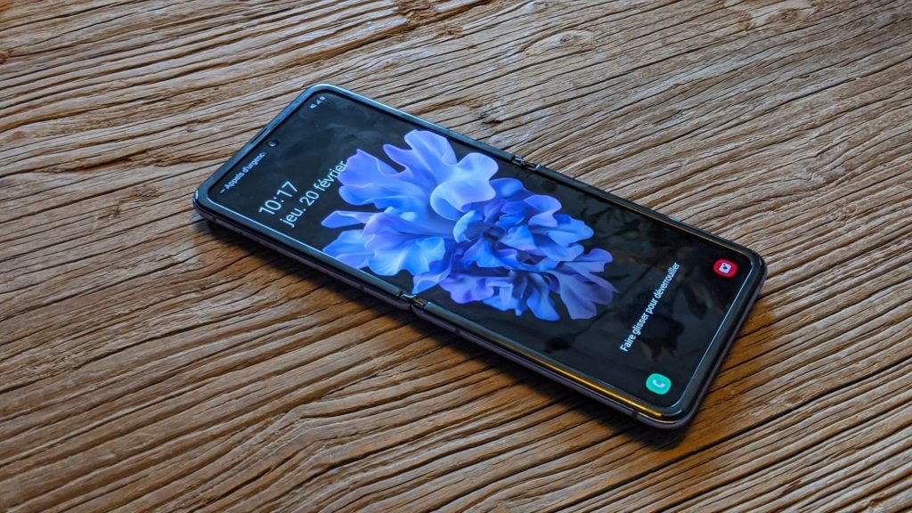 Image 2 : Prise en main du Galaxy Z Flip : le smartphone pliable à clapet de Samsung