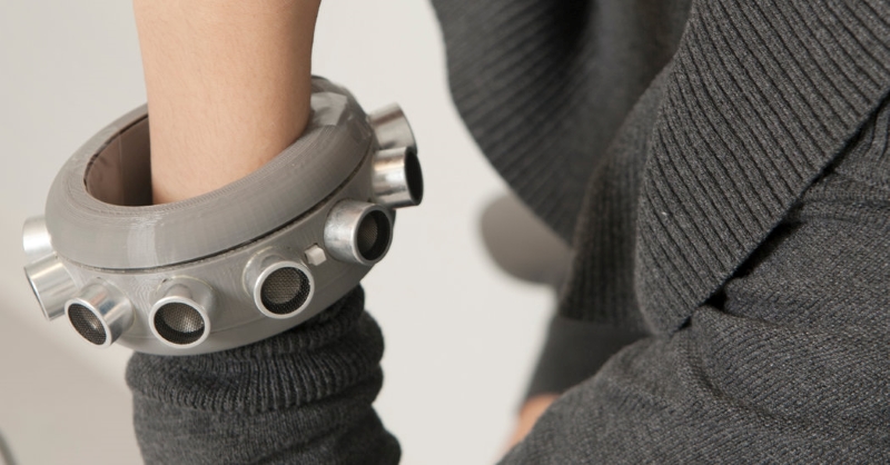 Image 1 : Ce bracelet à ultrasons vous protège des microphones à proximité