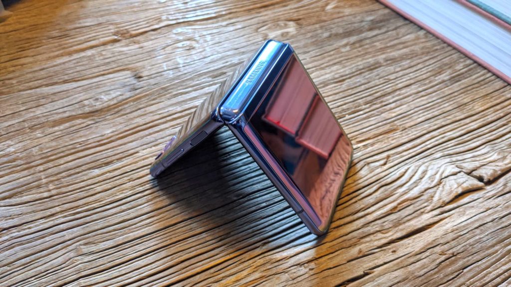 Image 7 : Prise en main du Galaxy Z Flip : le smartphone pliable à clapet de Samsung