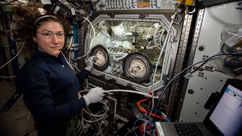 Image 1 : Trois astronautes reviennent, regardez leur atterrissage en live