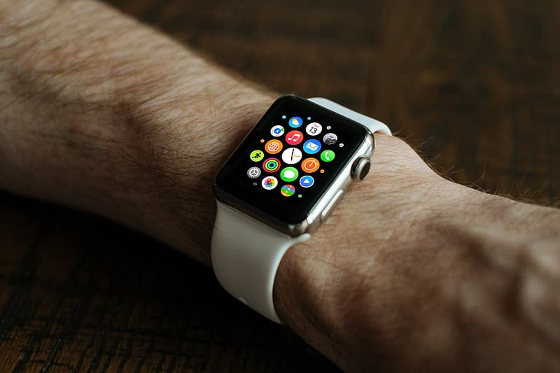 space gray aluminum case apple watch