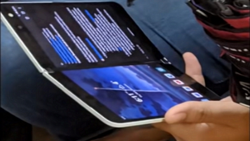Image 1 : Surface Duo : le smartphone pliable de Microsoft se montre un peu plus en vidéo