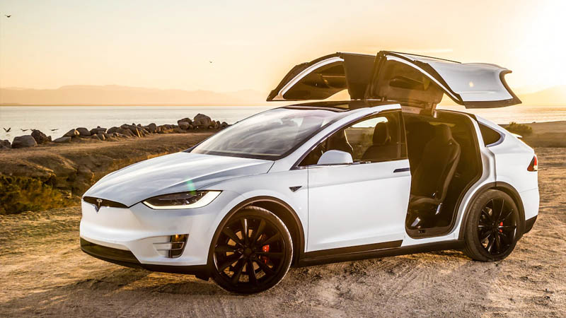Image 1 : Tesla rappelle 15000 Model X pour un problème de direction assistée