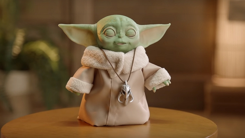 Image 1 : The Mandalorian : Hasbro sort un Baby Yoda animé à taille réelle