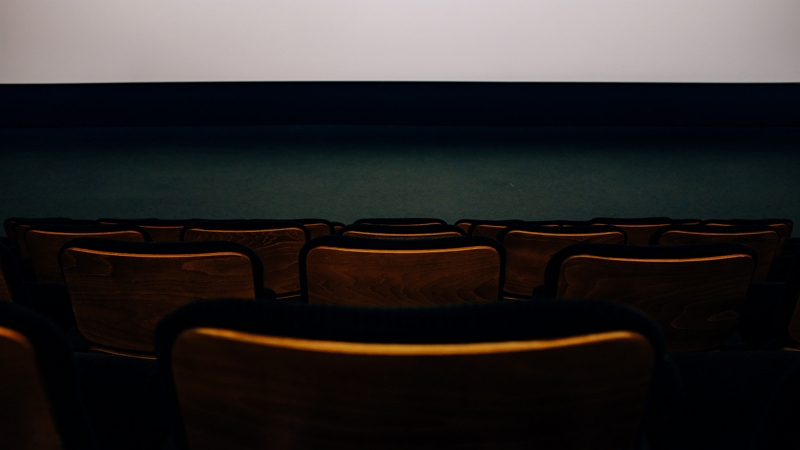 Image 1 : Cinéma et Covid-19 : les films sortiraient en VOD si la fermeture des salles persiste