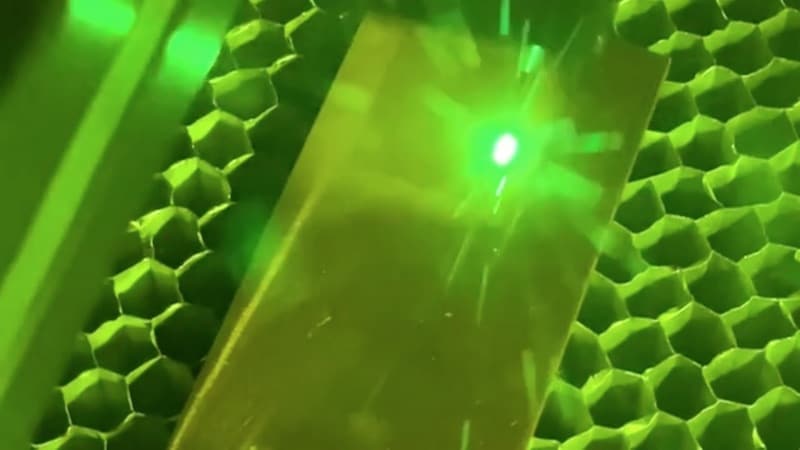 Image 1 : Un traitement au laser débarrasse vos poignées de portes des bactéries