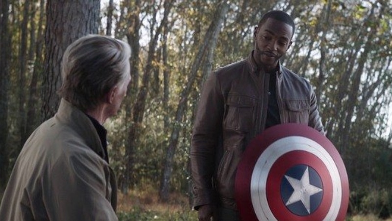 Image 1 : Avengers Endgame : Captain America a ouvert un passage dans l'espace-temps, son bouclier le prouve