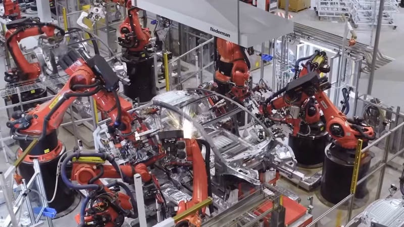 Image 1 : Tesla présente l’impressionnant bal de robots de sa Gigafactory de Shanghai
