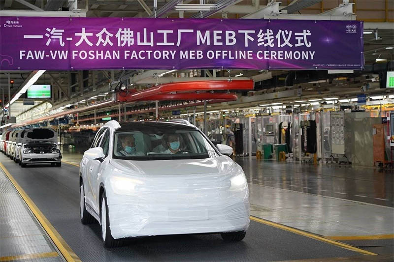 Image 2 : Les futurs SUV électriques Volkswagen ID.4 et ID.6 se dévoilent dans leur usine de Chine