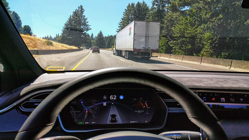 Image 1 : Tesla : Elon Musk fait le point sur la réécriture du logiciel d’Autopilot